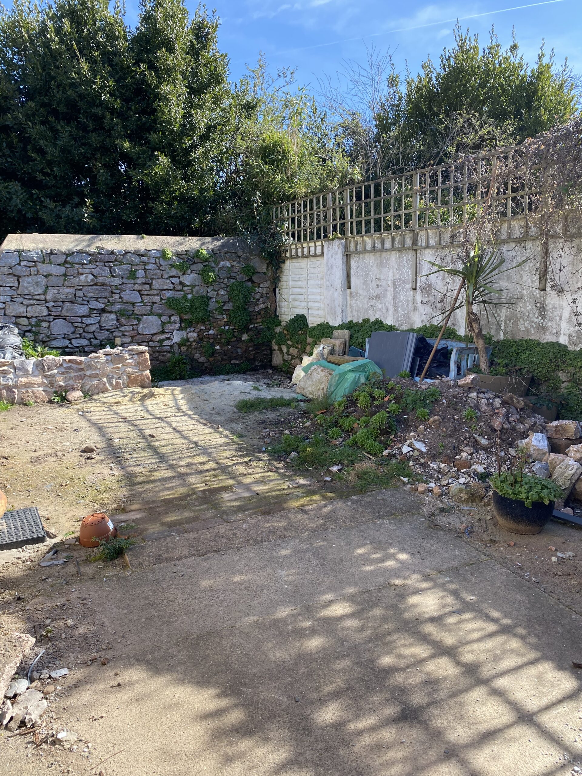 contemporary courtyard before from side