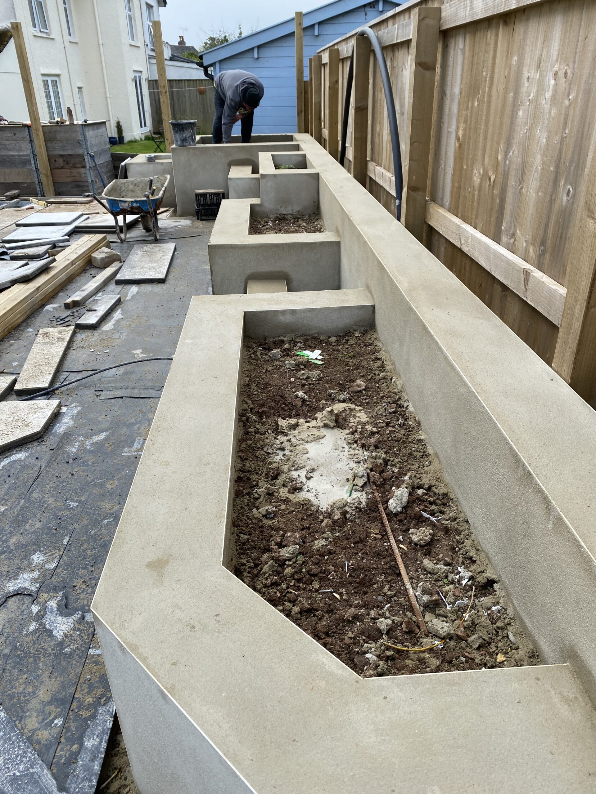 contemporary courtyard raised planters construction